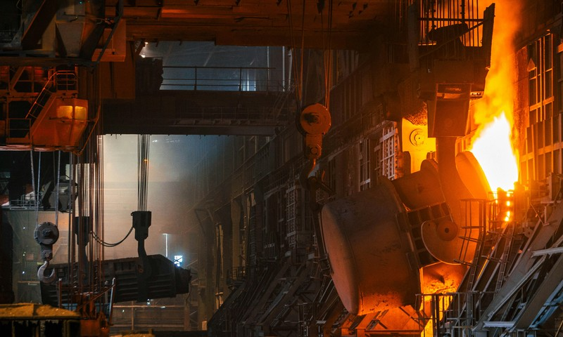 Danfoss-equipped crane at a heavy industry plant