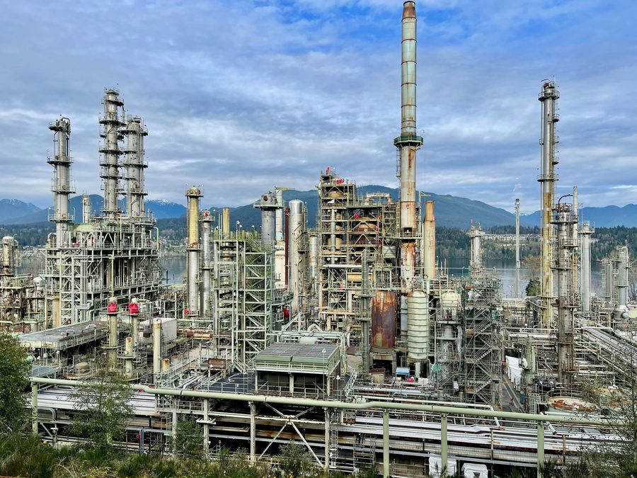 Petrochemical refinery complex
